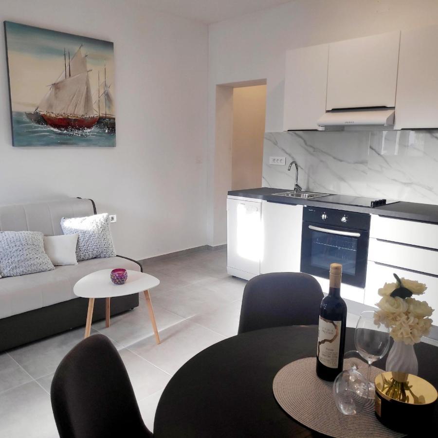 Sea Star Apartments Pjescana Uvala Ngoại thất bức ảnh