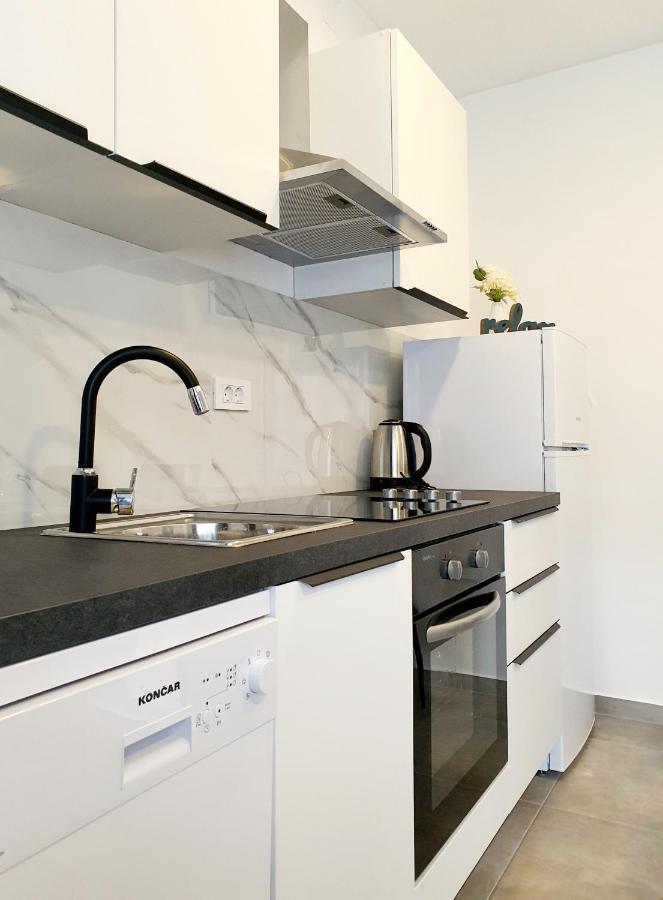 Sea Star Apartments Pjescana Uvala Ngoại thất bức ảnh