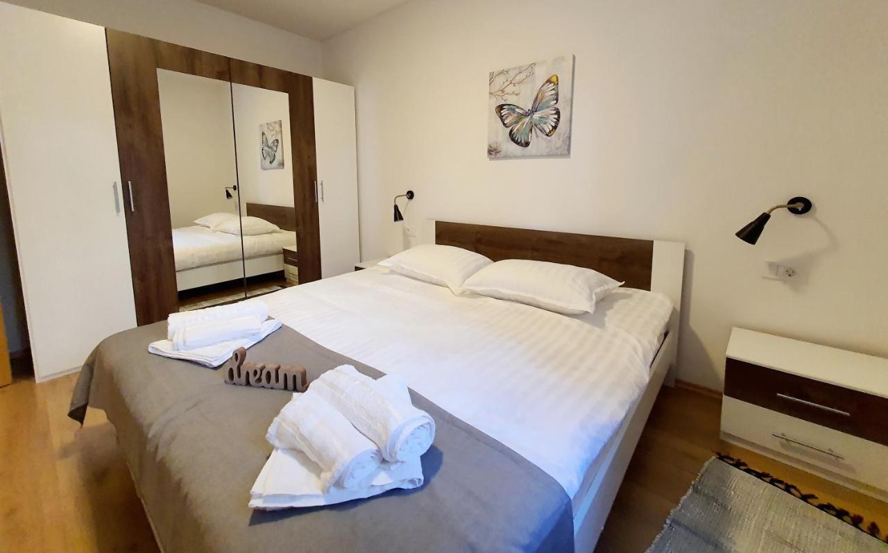 Sea Star Apartments Pjescana Uvala Ngoại thất bức ảnh