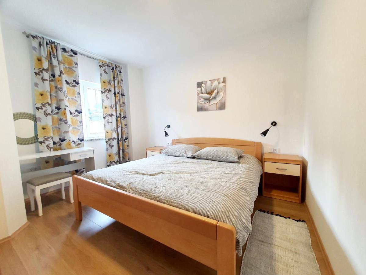 Sea Star Apartments Pjescana Uvala Ngoại thất bức ảnh