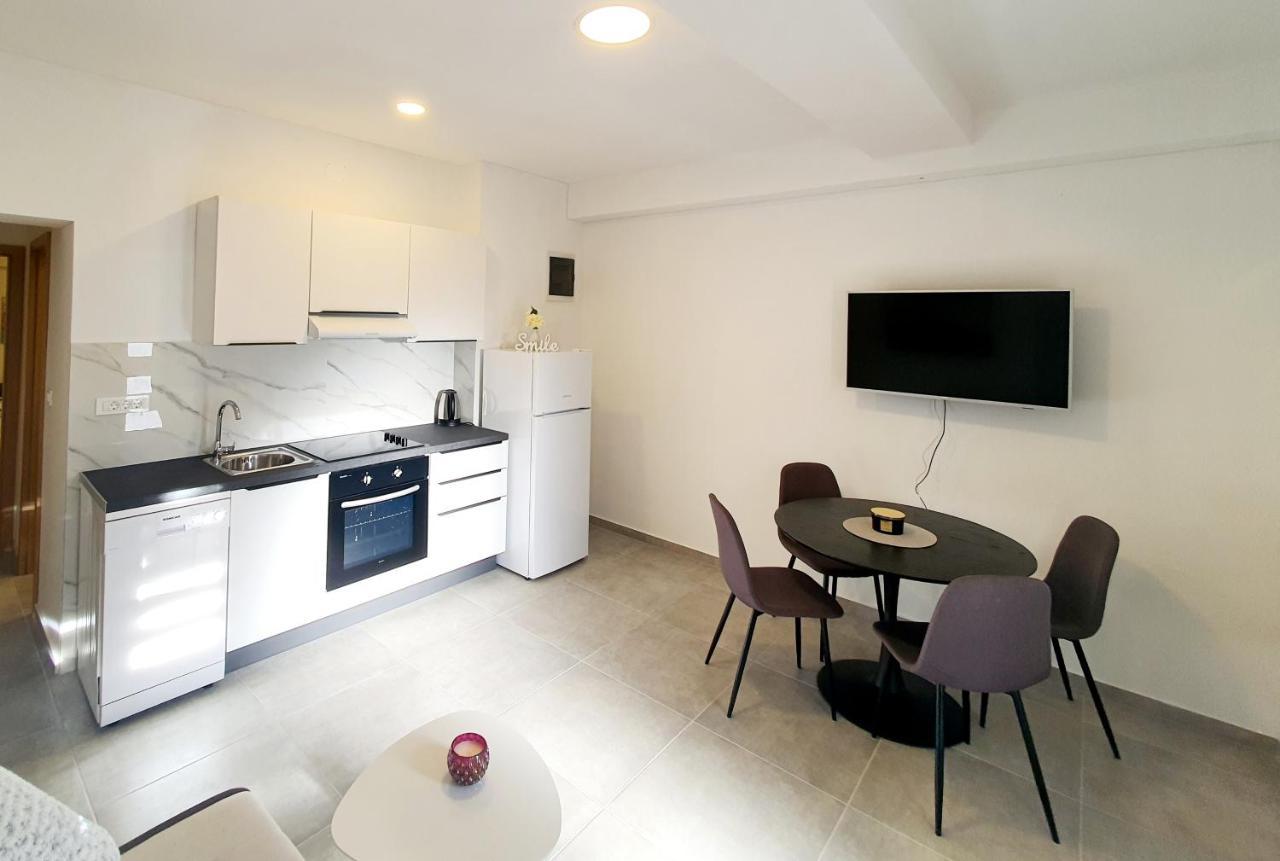 Sea Star Apartments Pjescana Uvala Ngoại thất bức ảnh